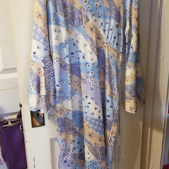 Dress - Picture 2 of 4